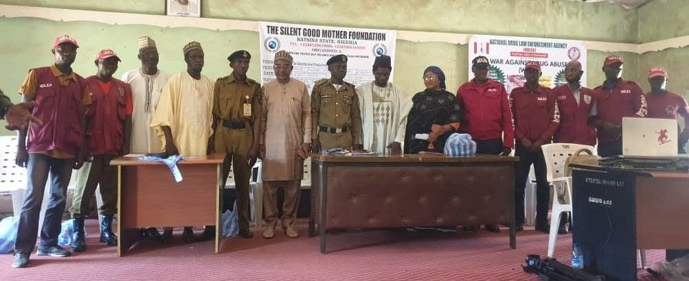 Foundation team and uniformed officers standing in front of foundation and anti-drug-abuse banners
